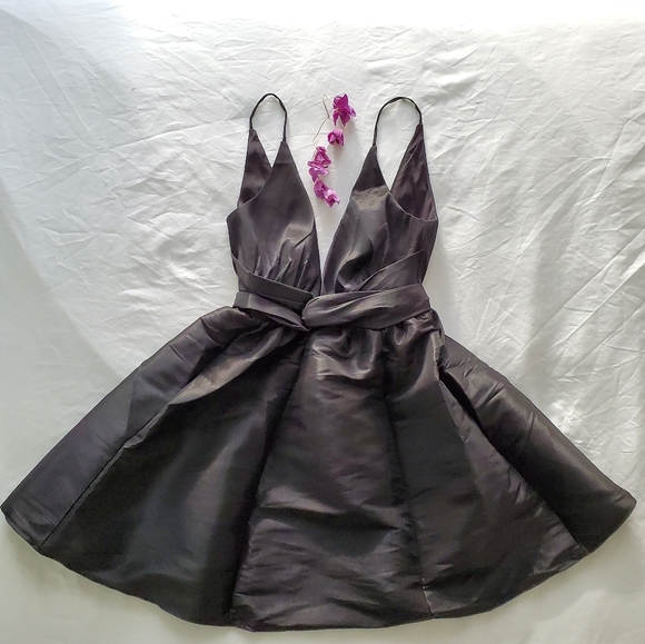 BOGO FASHION NOVA Black cocktail dress deep plunge - Picture 2 of 13